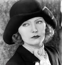 Tonight's in-arena giveaway is this BMO hat designed by Chicago artist EDO  🔥 We're giving away three hats