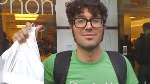 Buyers swarm Apple stores for iPhone 5