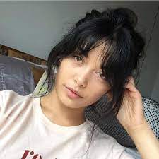 Pin By Juliana Rodriguez On Characters Female Inspiration Hair Styles Short Hair With Bangs Curly Hair Styles Thought you couldn't rock a messy bun with your natural curls? pinterest