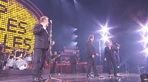 C'est donc avec joie que nous annonçons le retour des vieilles canailles pour 17 dates exceptionnelles en juin et juillet 2017, avec un deuxième et dernier concert à paris (premier concert complet), à l'accorhotels arena le 25 juin. Clip Du Single De La Tournee Les Vieilles Canailles Idolesmag Com