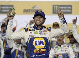 In general, you should shift when your vehicle reaches about 3,000 rpm, or when the engine seems to be overworking. Shifting Gears Nascar S Young Look On Display For Daytona