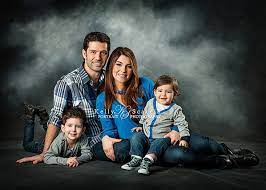 Keluarga besarku 50 subtema 4: Foto Keluarga Studio