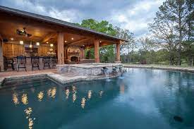 Swimming Pool With Outdoor Kitchen Plans Backyard Landscaping Ideas Swimming Pool Design Swimming Pools Pool Houses Swimming Pool Designs Pool House Designs