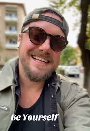 Be yourself 🥰 ca si asa e fake tot internetul:))) TikTok