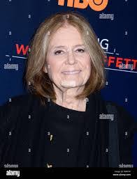 Gloria Everett's Instagram, Twitter & Facebook