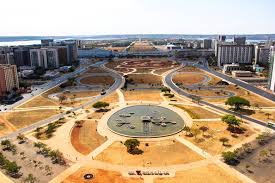 Correu a toda velocidade e deu um mergúio, deu cambaióta, pegô jacaré e tudo mais. Como E O Clima Em Brasilia Falando De Viagem