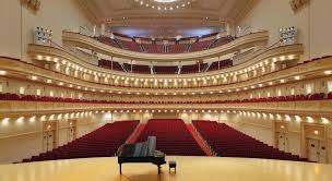 Carnegie Hall (Карнеги Хол) е концертен комплекс в Манхатън, Ню Йорк,  Съединените американски щати. Намира се на 7-мо авеню 881 и се простира от  източното продължение на 7-мо авеню между Западната 56-та