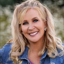 What are fun and interesting places to walk or hike with dogs in or near  Temecula?