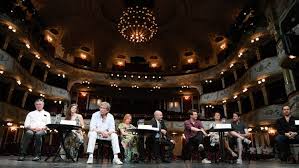 Februárban is folytatódik a vígstreamház. Kihirdette 2020 21 Es Evadat A Vigszinhaz Deszkavizio