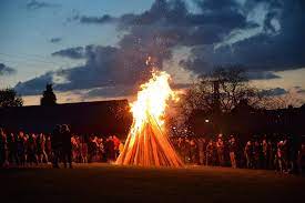 Sie möchten die freien ostertage richtig schön zelebrieren und möchten wissen, wo heute ein osterfeuer ist? Osterfeuer In Koln Hier Brennen 2019 Die Osterfeuer Kolnische Rundschau