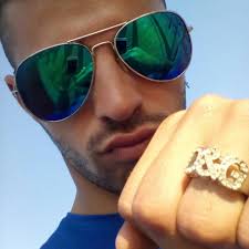 RISSA IN LUNGOMARE, TRE DEGLI...