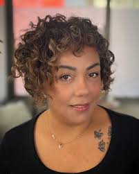 ESTO SII QUE ES UN CAMBIO RADICAL🤩 Diana venía dispuesta a darle un giro  de 180 grados a su melena,melena que estaba muy procesada y saturada,así  que que mejor que cortar por