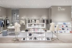 The new christian dior flagship boutique stands like a majestic showcase, a surprising evocation of the founding couturier's historic hôtel particulier, the beating heart of the house, after having closed its doors during its metamorphosis. Dior Paris Boutique Avenue Montaigne Iucn Water