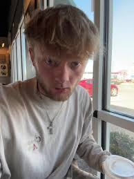 Carla Travis's Instagram, Twitter & Facebook