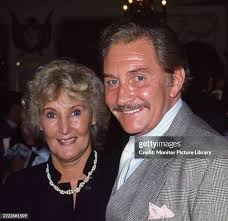 British actor Ray Dotrice with his wife, actress Kay Dotrice , also...  Nieuwsfoto's