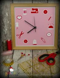 Die Uhr Im Blick Behalten Diy Uhren Bastelideen Manner Im Bett