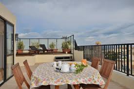 Situato a 400 metri dalla spiaggia di saint george, il burlington apartments offre monolocali e appartamenti spaziosi e confortevoli nel centro di paceville, a st julian's. Duplex St Julians Central Penthouse St Julian S Prezzi Aggiornati Per Il 2021