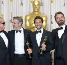Argo is a 2012 drama/thriller directed by and starring ben affleck, written by chris terrio, and produced by affleck, grant heslov and george clooney.it is a fictionalized account of a real cia operation in 1980, in which six escaped american hostages were covertly rescued from iran by agents posing as location scouts for a film adaptation of roger zelazny's lord of light. Auszeichnungen Oscar Fur Den Besten Film Geht An Argo Welt