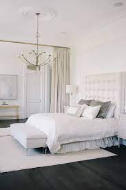 A Design Maven S New Orleans Home Is A Lesson In Mixing Modern And Traditional Accents Dlya Doma Paradnye Gostinye Idei Dlya Ukrasheniya
