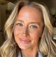 A selfie because it's been a minute….and I live with all boys and no one  takes a photos! ✌️