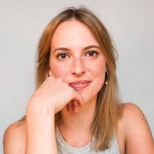 Victoria Kearney's Instagram, Twitter & Facebook