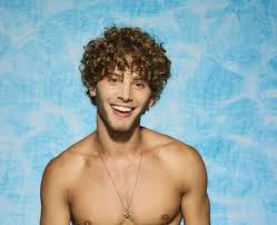 How Old Is Eyal Booker From Love Island Love Island 2018 How Old Are The Popbuzz