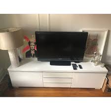 Very modern, classy and chic. Ikea Besta Burs Tv Unit In High Gloss White Aptdeco