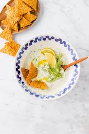This Vegan Tzatziki Sauce Recipe Is Super Easy And Quick To Make Plus You Only Need A Handful Of Ingredients Tzatziki Tzatziki Selber Machen Tzatziki Rezept