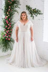 Plus Size Wedding Dress Vintage Plus Size Wedding Dress Etsy In 2021 Plus Size Wedding Dresses With Sleeves Plus Wedding Dresses Lace Wedding Dress Vintage