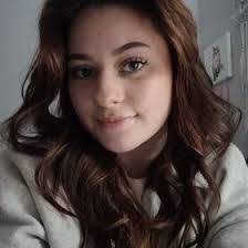 Naomi Bean's Instagram, Twitter & Facebook