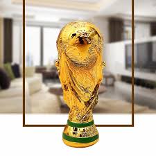 Yeni tip koronavirüs tedbirlerinden dolayı çevrim içi düzenlenen etkinlikte, eski futbolcular daniele de rossi ve rafael van der vaart görev aldı. Dunya Kupasi Futbol Kupa Boyutu Replica Futbol Heykel Modeli Hediyelik Online Alisveris Sitesi Joom Da Ucuza Alisveris Yapin