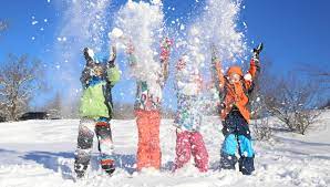 In situatii deosebite, bine fundamentate, in functie de conditiile climatice si de specificul zonei si al scolii, inspectoratele scolare. Cat DureazÄƒ VacanÈ›a De IarnÄƒ 2018