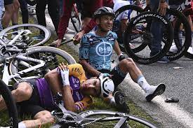 Both suffered a broken collarbone, while australian porte also fractured his pelvis. P C1h9rfo0x89m