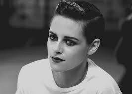 This leo stands at about 5 feet 7 inches, has naturally black hair and black eyes. Why Kristen Stewart Is Best At Playing Herself The Face