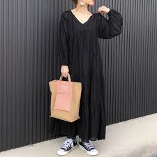 ワンピースには スニーカー が今年っぽい 大人が垢抜ける2020春の最新コーデ 2020 夏 ファッション ファッションスタイル ファッション