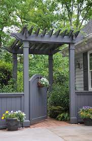 Designing the side yard of the home beautifully makes the whole outdoor and the exterior appears graceful. Interior Design Ideas Home Bunch An Interior Design Luxury Homes Blog Garden Gate Design Garden Gates Pergola Garden