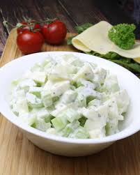 Apfel Staudensellerie Salat Mit Saurer Sahne Zu Faul Zum Kochen In 2020 Rezepte Salat Mit Salat