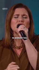 David & Nicole Binion, The Martins, and Geron Davis sing 'I Love You Lord'  🙌