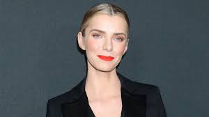 Betty gilpin in black outfit at universal pictures 'the hunt' premiere in hollywood. Jwvzhyoxa8 Rm