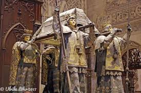 Es ist eine der letzten gotischen kathedrale spaniens mit einflüssen aus der renaissance. Kathedrale Von Sevilla Grabmal Fur Christoph Kolumbus Sevilla Kathedrale Sevilla Kathedrale