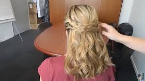 Nouveau tuto coiffure tresse sur le blondie est une jeune femme passionnée de coiffure, de mode et d'accessoires cheveux qui vous délivre trucs et astuces. Cheveux Laches 6 Coiffures Faciles Pour Celles Qui N Aiment Pas S Attacher