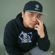 sobrang abala tayo sa paghahabol ng mga bagay na wala sa atin… hanggang sa  nakakalimutan natin na may ibang tao namang naghahabol sa kung ano na ang  meron tayo May isang lalaki