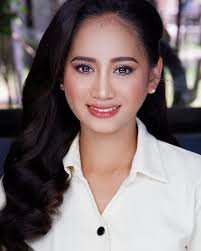 My 1st Stunning Client today, Miss Angela Abella SCC Graduation Pictorials  Make-up by me Hair by @camusjaijai