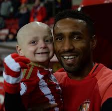 Shabiki wa klabu ya Sunderland wa umri wa miaka 6, Bradley Lowery, ambaye  tatizo lake la kiafya liligusa nyoyo za wengi amefariki dunia. Comment  R.I.P kama ishara ya kumtakia mapumziko ya amani.