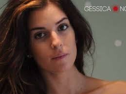 Con sólo 10 años de edad, la aspirantea reina de belleza incursionó en el mundo del espectáculo en su país donde probó suerte en varios programas de talentos. La Riminese Gessica Notaro Sara Ricevuta Dal Ministro Della Giustizia Giovedi 27 Aprile Rimininotizie Net