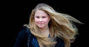 Prinses amalia is namelijk nog geen 18 jaar oud, wat bij sommige kijkers tot discussie leidde. Kroonprinses Amalia On Opvallende Deelnemer Aan Springconcours Maar De Barrage Haalt Ze Niet Home Gelderlander Nl