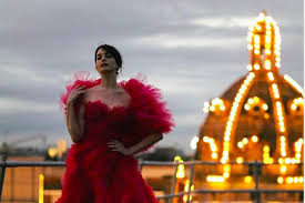 To avoid the scandal of having a child out of wedlock, the. Anne Hathaway Tampil Memukau Di Premiere Film Terbarunya