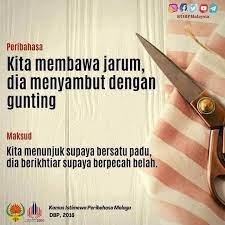 Dalam tiga langkah nak masuk dapur, aku terperasan tubuh seseorang duduk atas kerusi meja kecik kat dapur. Selamat Pagi Semua Dari D9 Ke Tahanan Tanpa Bicara Facebook