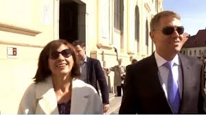 Președintele a venit îmbrăcat casual, cu pantaloni albi, cămașă albă, ochelari de soare aviator și pantofi maro. VanzÄƒri Speciale Neted 100 Autentic Iohannis Ochelari De Soare Picturacameracopii Ro