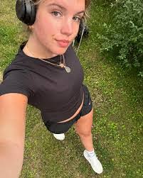 Lacey Hadley's Instagram, Twitter & Facebook